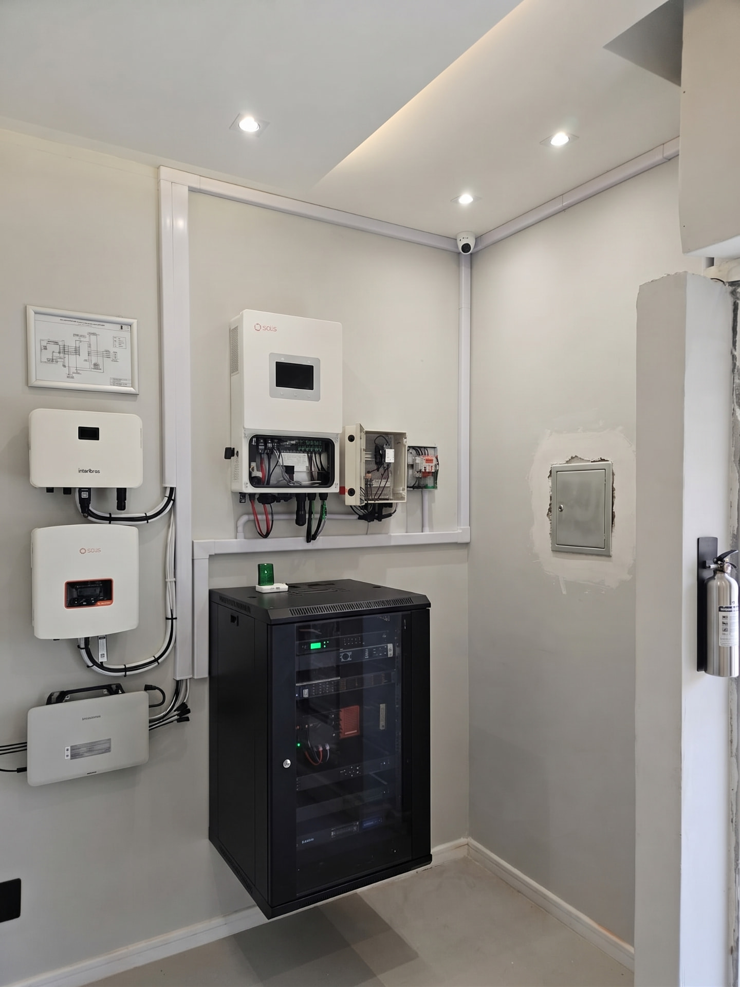 Sistema Híbrido de Energia Solar + RSD instalado pela Limax Energia Solar